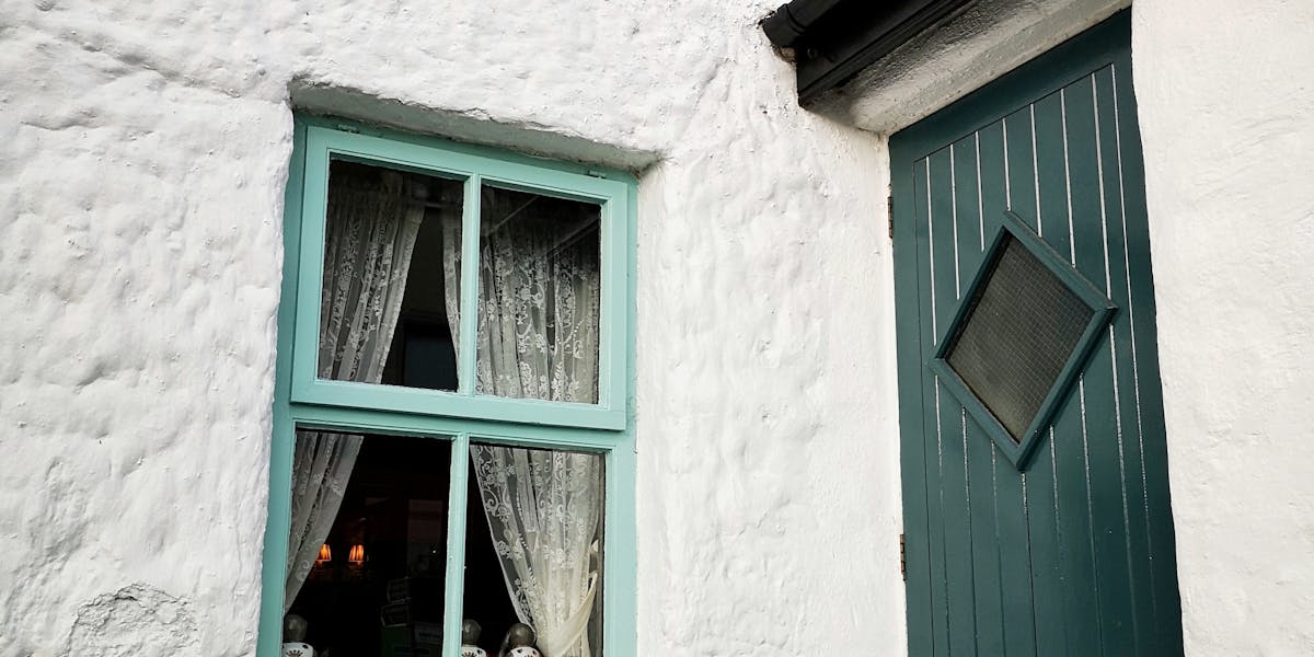 How to Prepare Your Front Door for Professional Spray Painting | ColourHaus Yorkshire